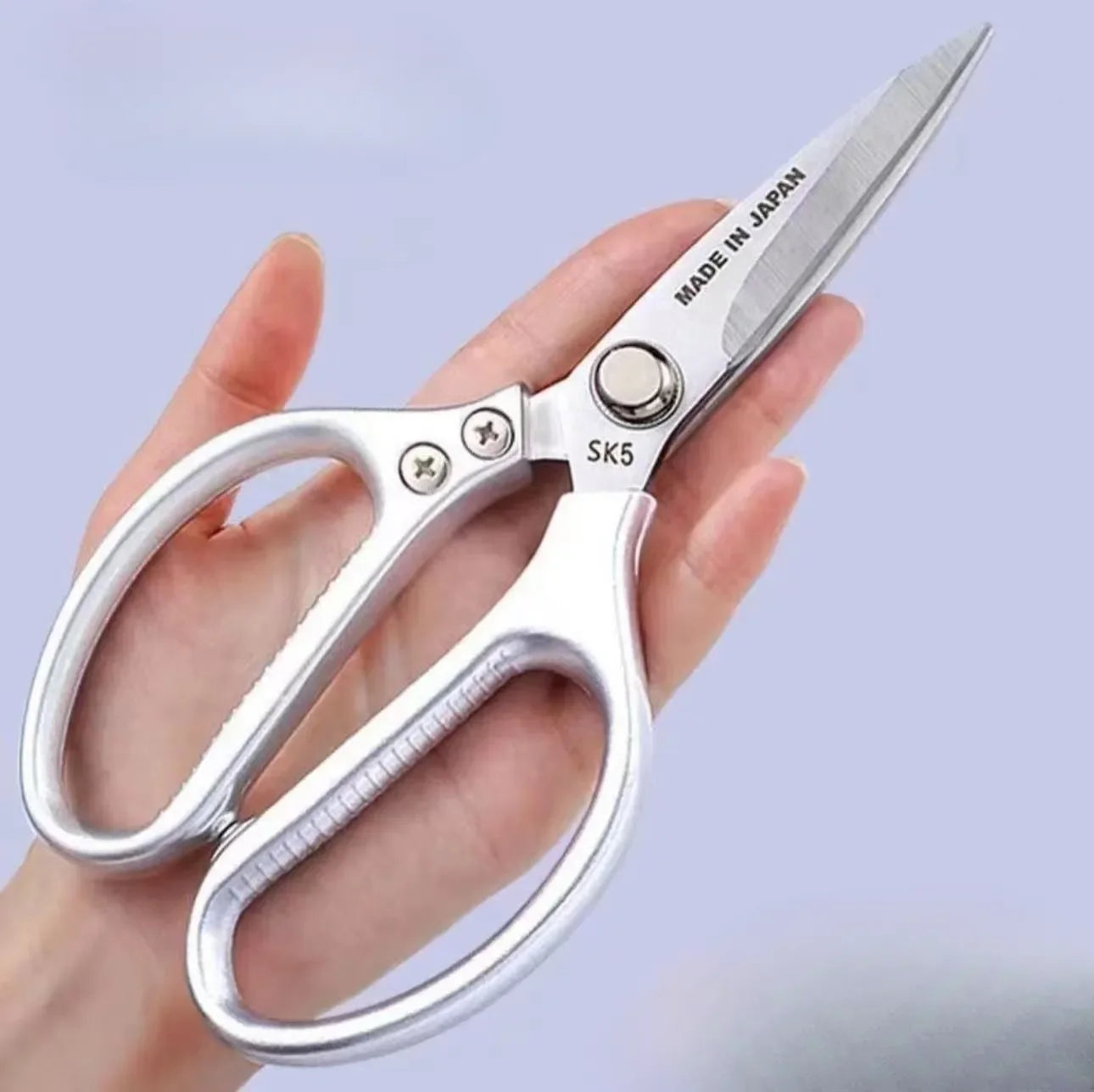 Professional 8.5-inch stainless steel kitchen scissors with plastic handles, perfect for cutting chicken bones, meat, and fish